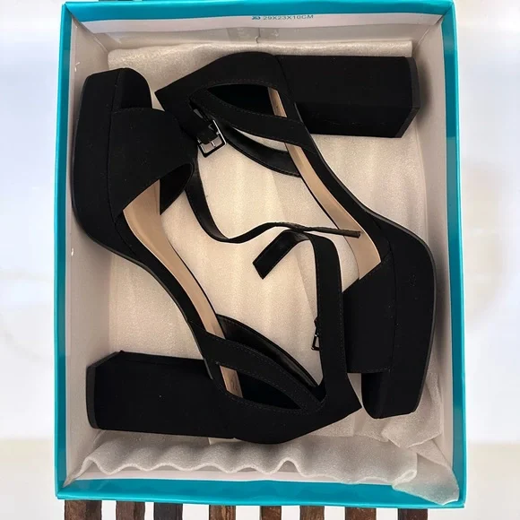 Y Not Sandrea Dress Sandals - Picture 2 of 9